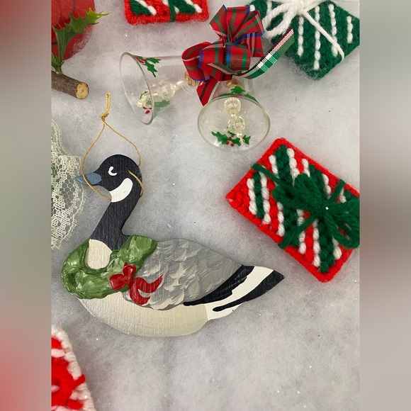 Vintage Christmas Tree Ornaments Decor Lot Cardinal Goose Bells Heart Presents - Picture 2 of 8